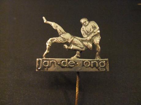Jan de Jong judo-vechtsport zilverkleurig